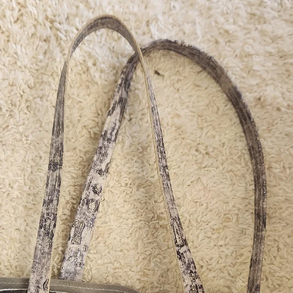 Elegant Black and White Fringe Tote - Picture 5 of 6